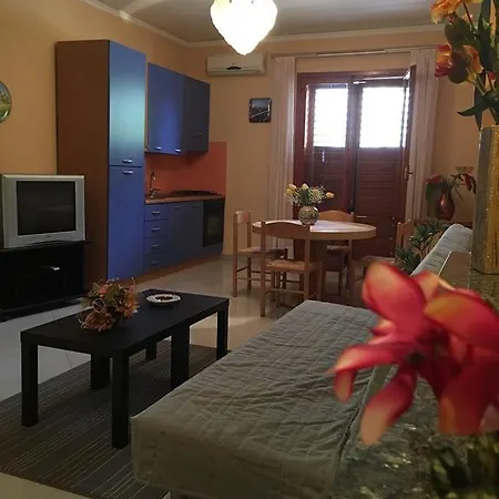 Apartment Sikelia 75 *
