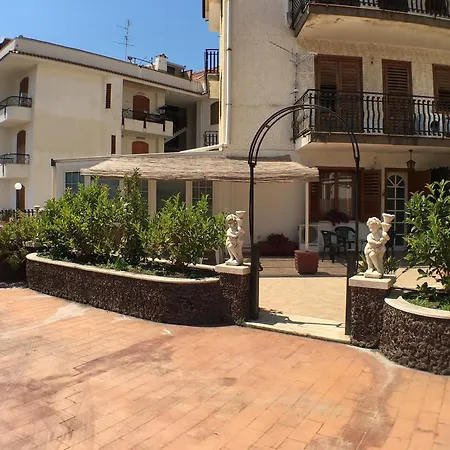 Sikelia 75 Apartment Giardini Naxos